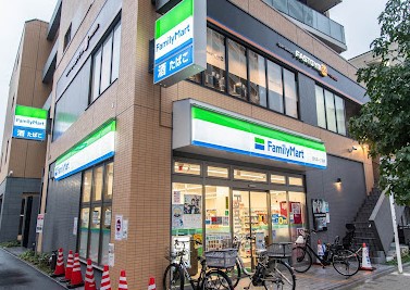 コンビニ　ファミリーマート西大井一丁目店（コンビニ）まで371m