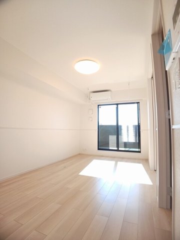 居室・リビング　こちらの居間で趣味の時間をお楽しみください