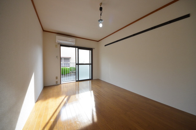 居室・リビング　★大きな窓が、お部屋を明るくしてくれます★