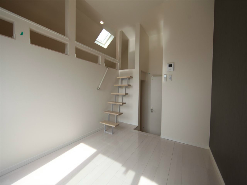 居室・リビング　洋室6帖　ロフト6.7帖（収納にも寝室にも使えます）