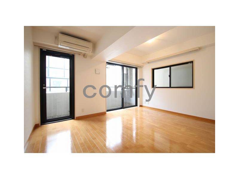 居室・リビング　２面採光の洋室