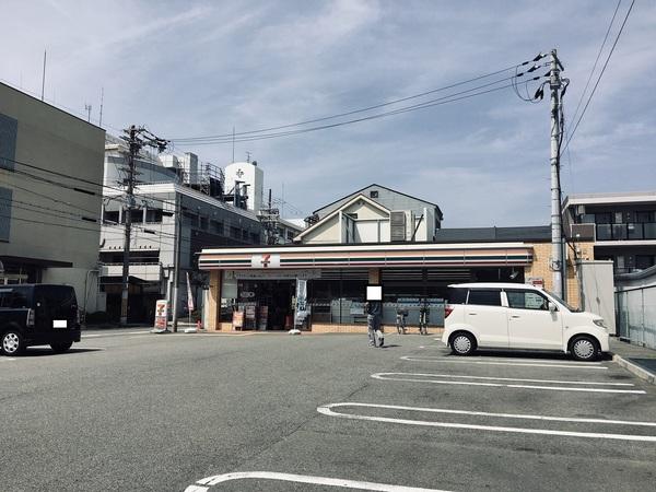 コンビニ　セブンイレブン（コンビニ）まで185m