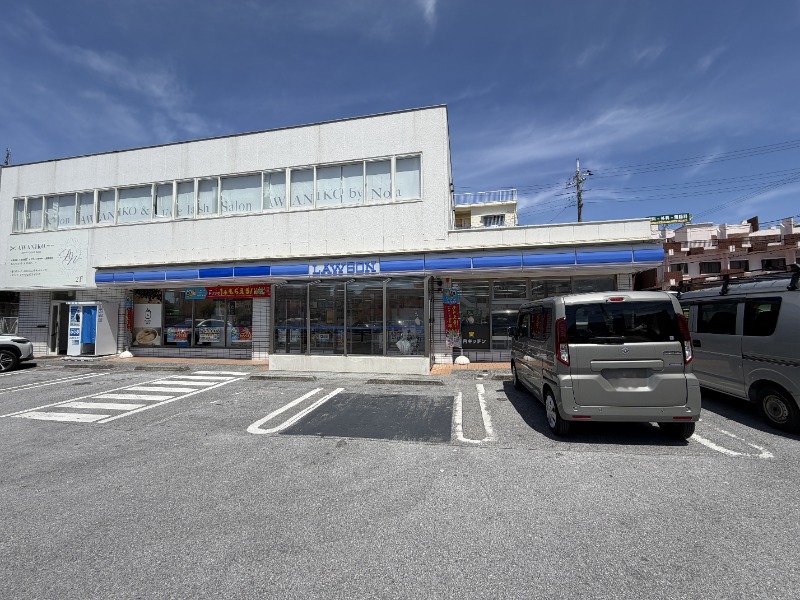 コンビニ　ローソン 浦添内間四丁目店（コンビニ）まで461m