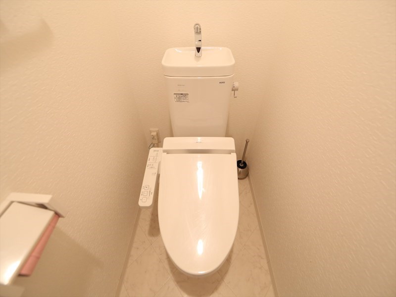 トイレ　温水洗浄暖房便座付トイレ