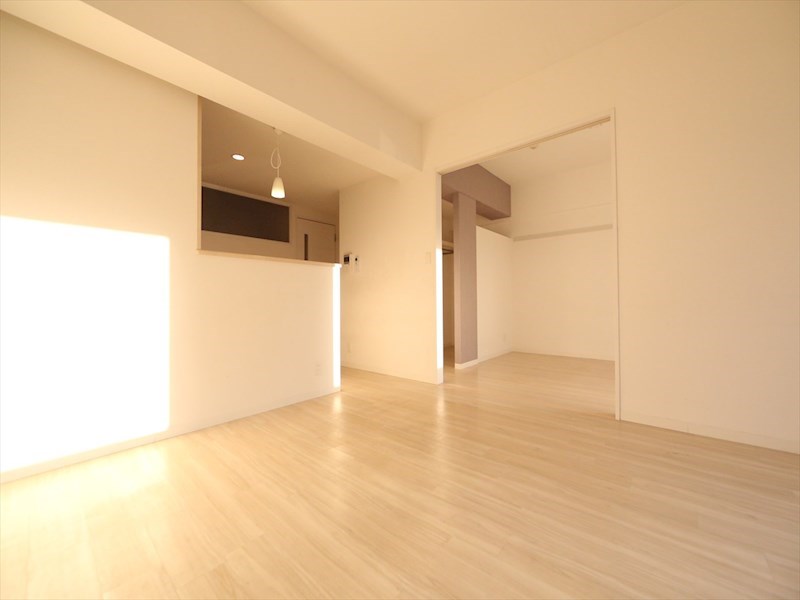 居室・リビング　ＬＤＫ14.2帖　洋室6帖　つなげても仕切っても使えます