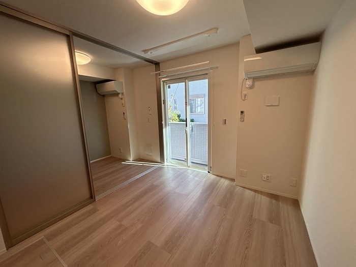 居室・リビング　9帖のフローリングのお部屋です☆