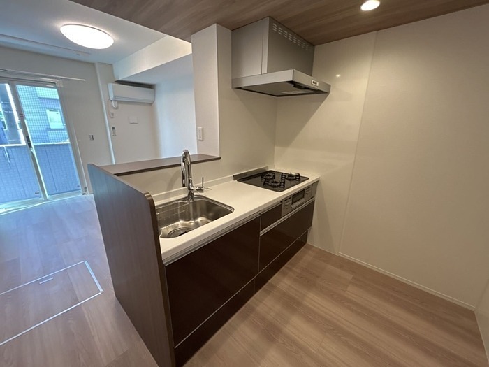 キッチン　３口コンロ・グリル付きです☆