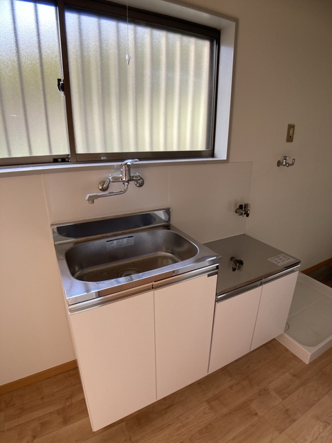 キッチン　※補修前の参考画像の為、設備等は現況優先。