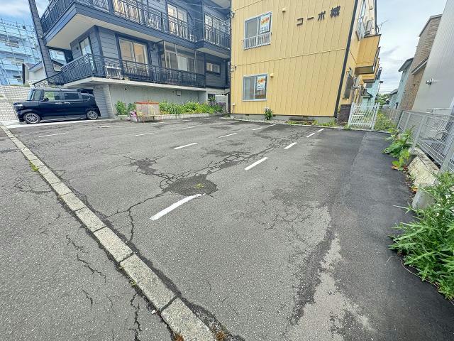 駐車場　駐車場
