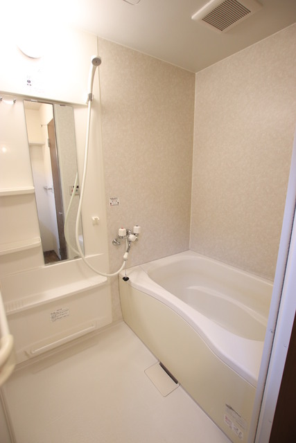 バス・シャワールーム　浴室は追い焚き付き