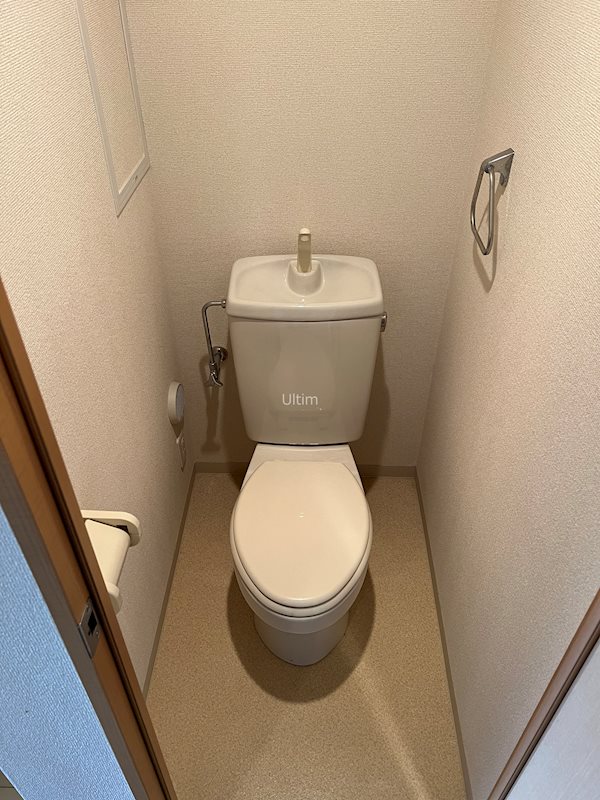 トイレ　別のお部屋のお写真です。ご参考までに。