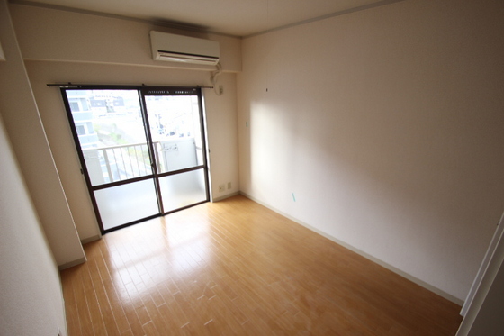 居室・リビング　※別部屋の写真です