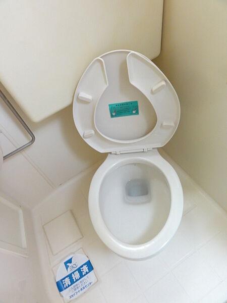 トイレ　※同タイプ別の階の写真です。