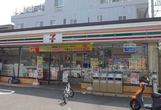 コンビニ　セブンイレブン（コンビニ）まで220m