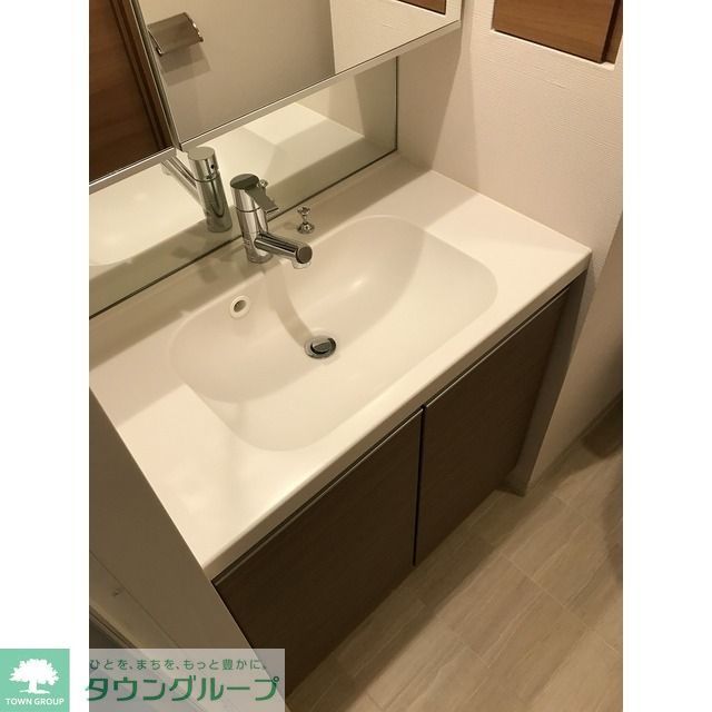 洗面設備　※部屋タイプによって色が異なる場合がございます