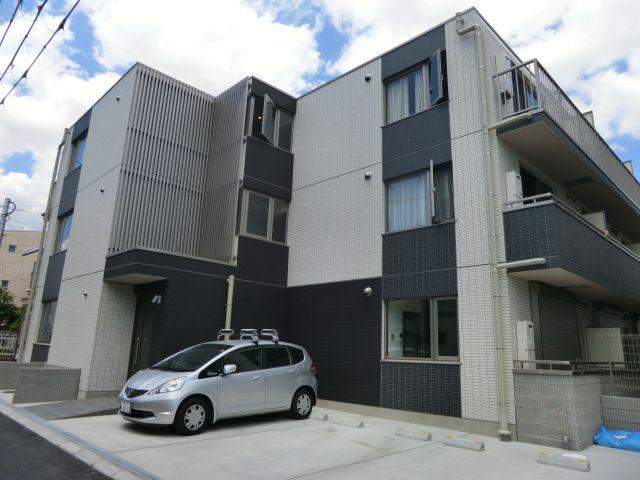 建物外観　オートロックで外部の人間が簡単に出入りできないため安心です！