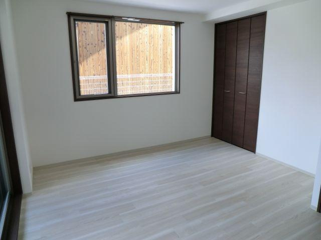 居室・リビング　二面採光で明るいお部屋です！