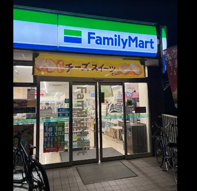 コンビニ　ファミリーマート樽町二丁目店（コンビニ）まで857m