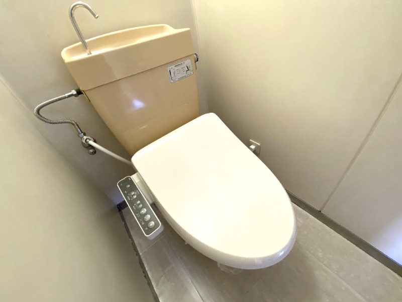トイレ　温水洗浄便座です！