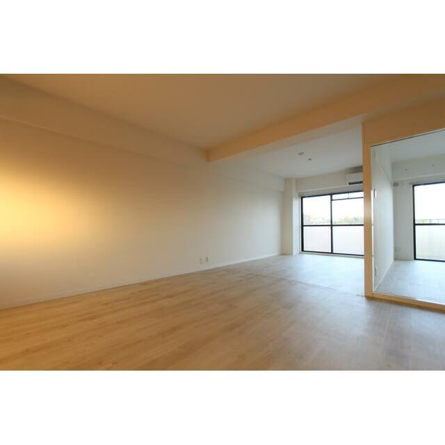 居室・リビング　※同タイプの部屋になります。