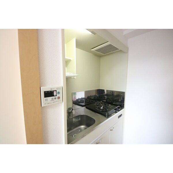 キッチン　※写真は同じマンションの違う部屋のものになります。