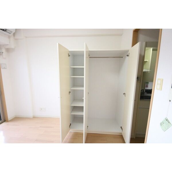 収納　※写真は同じマンションの違う部屋のものになります。