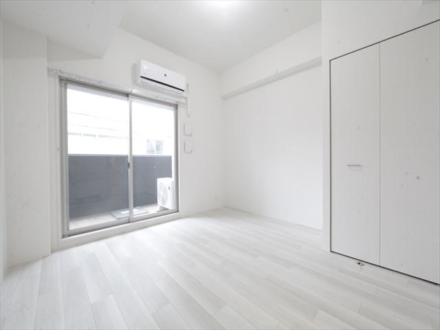 その他　洋室7.1帖　エアコン付　バルコニーに面しています