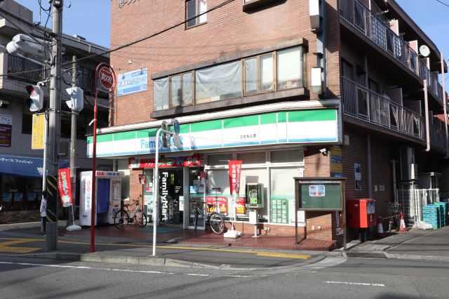 コンビニ　ファミリーマート（コンビニ）まで580m