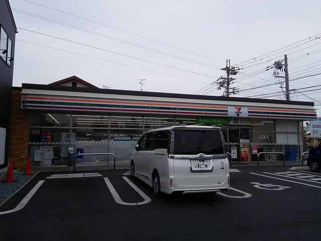 コンビニ　セブンイレブン近江八幡鷹飼町店（コンビニ）まで340m