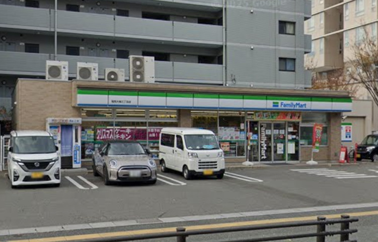 コンビニ　ファミリーマート 福岡大楠三丁目店（コンビニ）まで360m