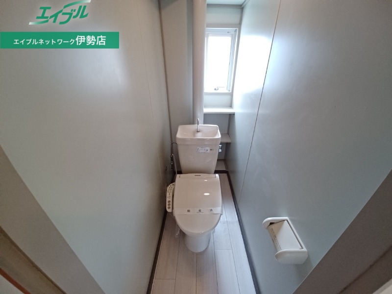 トイレ　同型反転参考写真です