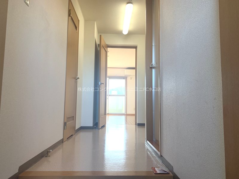 玄関　101号室写真
