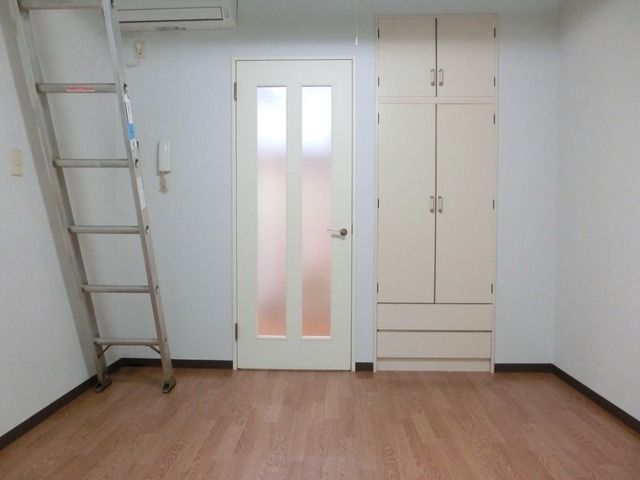その他部屋・スペース　窓側から見たお部屋