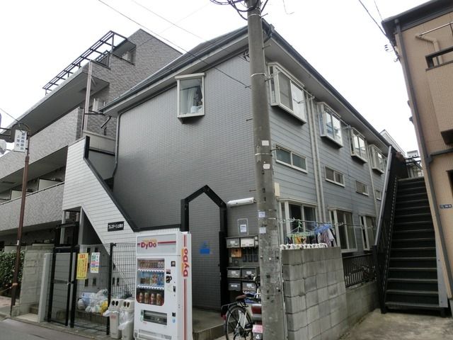 建物外観　最寄り駅まで徒歩４分の駅前立地