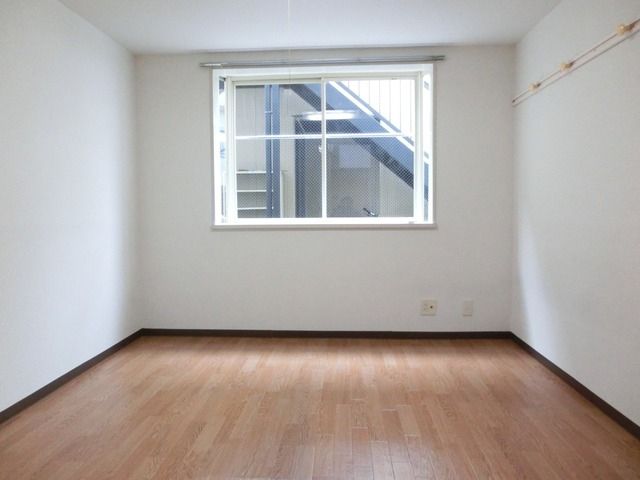 居室・リビング　南向きのお部屋です