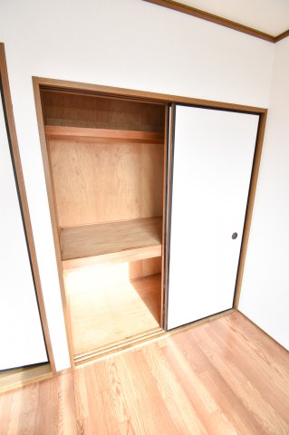 収納　押入れは奥行きもあるので収納力が凄いんです