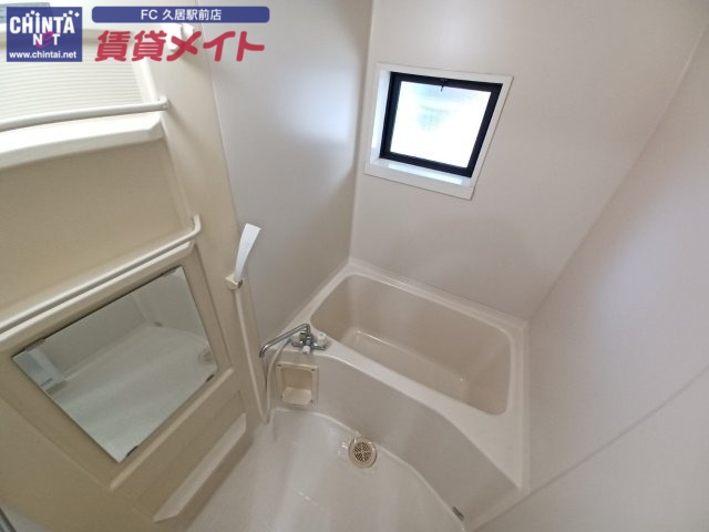 バス・シャワールーム　別部屋の写真です