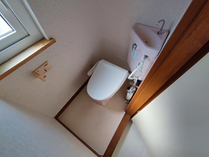 トイレ　シャワートイレになっているので快適です！