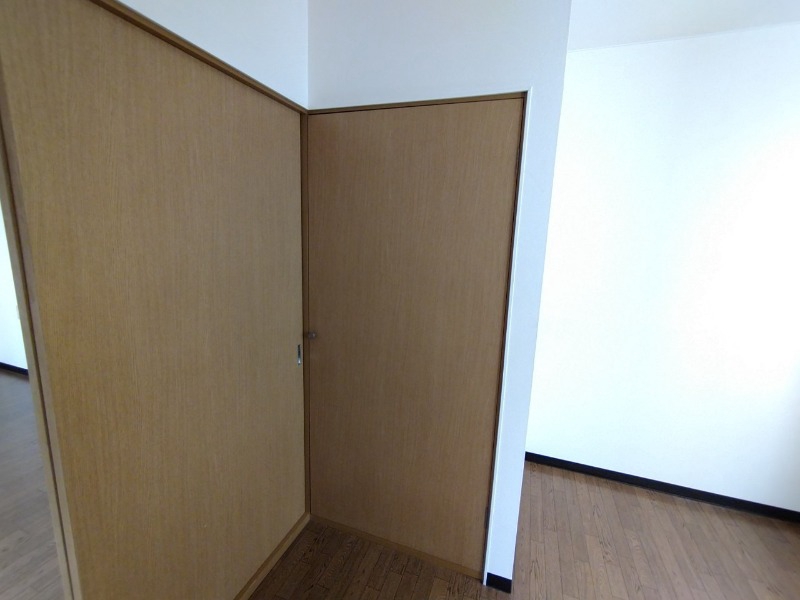収納　寝室の収納です。部屋がすっきり片付きます。