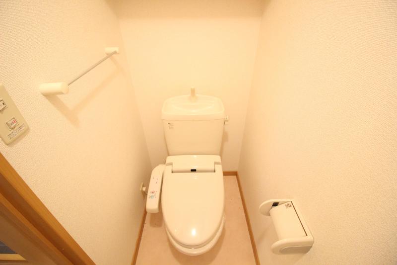 トイレ　温水洗浄便座付きのトイレ