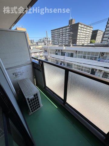バルコニー　バルコニーからの眺めを楽しみながら食事をしませんか