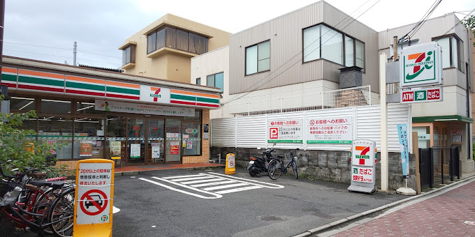 コンビニ　セブンイレブン 京都JR円町駅前店（コンビニ）まで50m