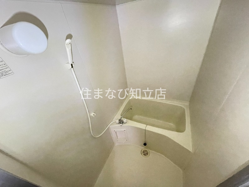 バス・シャワールーム　反転・同型写真