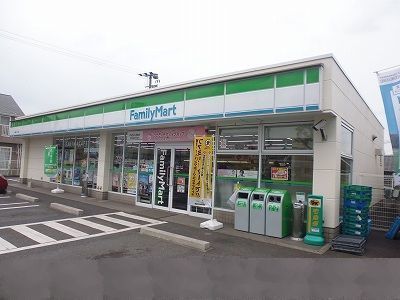 コンビニ　ファミリーマート（コンビニ）まで250m
