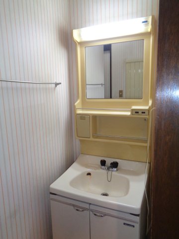 北3条西18丁目貸家の内装写真
