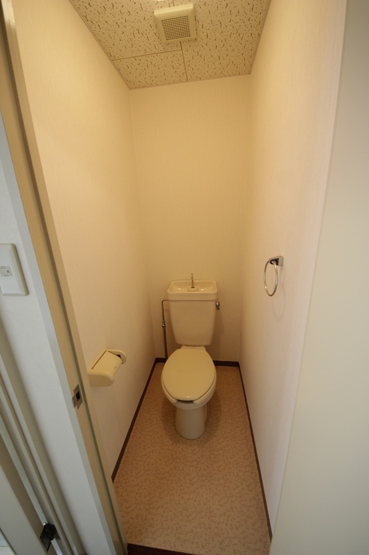 ローズコーポ阪神尼崎のトイレ写真