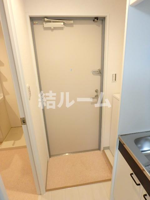 東京メトロ有楽町線 氷川台駅 徒歩8分 4階建 築11年の玄関写真