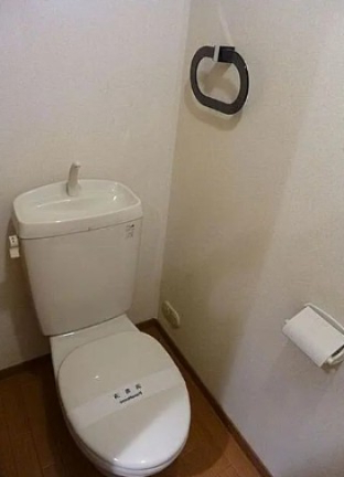 ＪＲ中央線 東中野駅 徒歩7分 4階建 築24年のトイレ写真