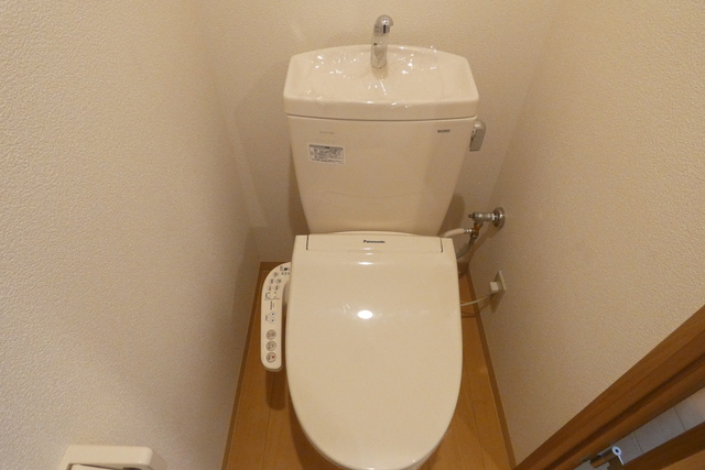 トイレ　※同物件別部屋の参考写真です。