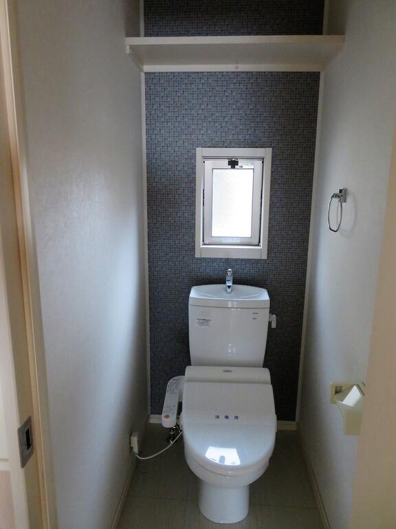 トイレ　ウォシュレット付き！窓付きです！